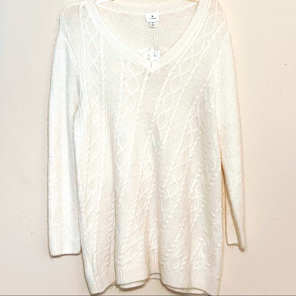 Sweaters - ✂️IVORY V-NECK SWEATER W/ASYMMETRIC CABLE DESIGN